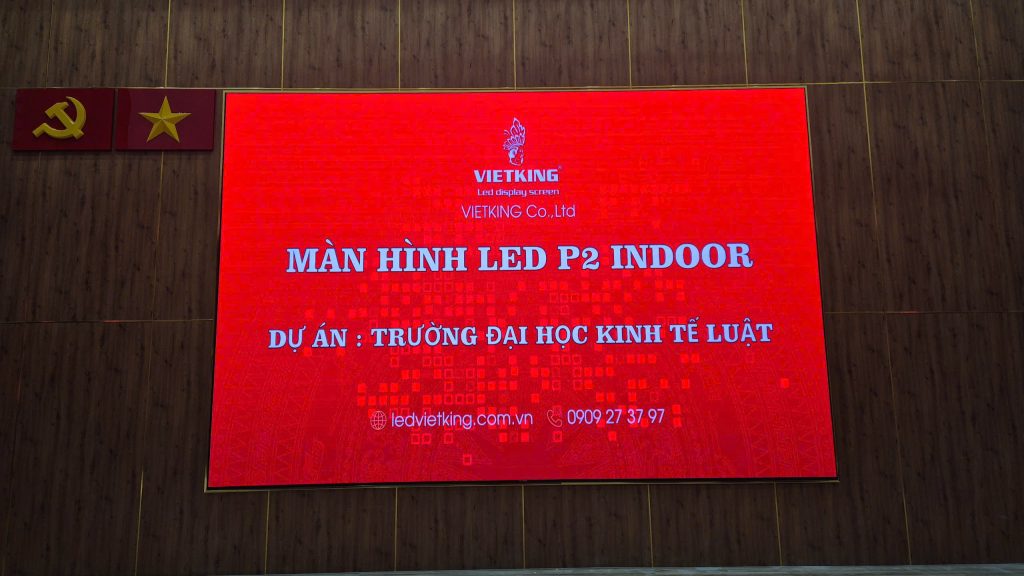 Màn hình chính giữa sắc nét, nổi bật