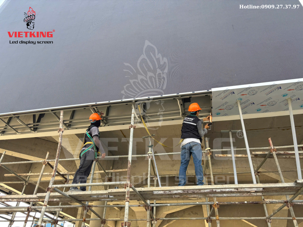 Thi công màn hình LED ngoài trời chống muối biển VIETKING