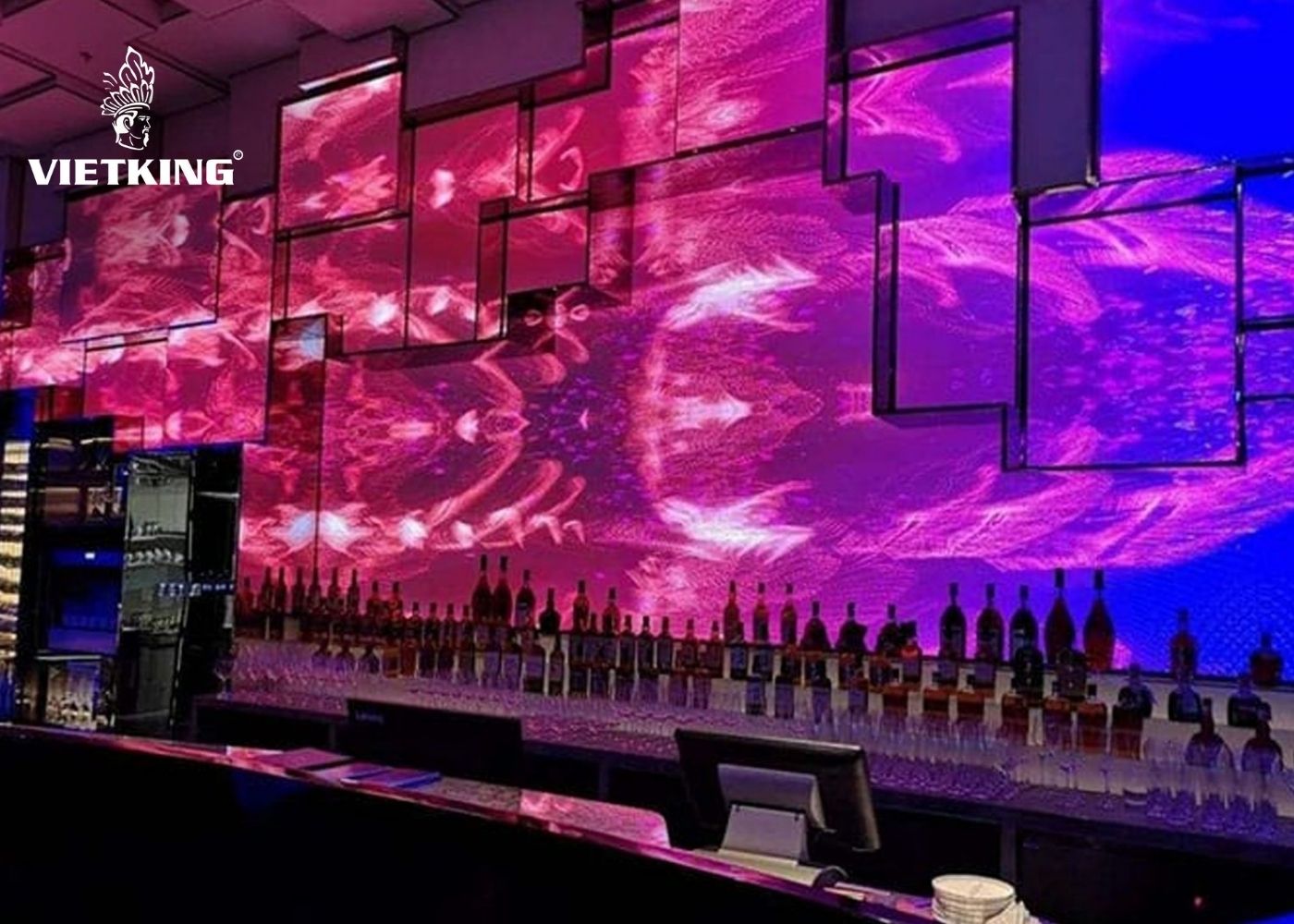 màn hình led quán bar giúp nâng cao trải nghiệm cho khách hàng