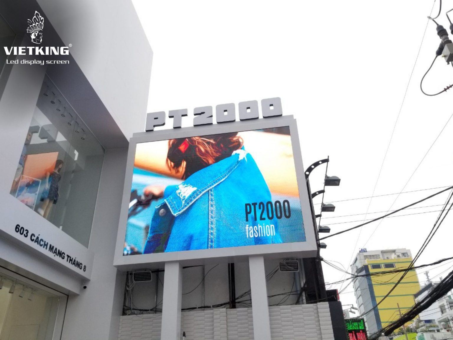 Lưu ý khi lắp đặt màn hình LED cho chuỗi cửa hàng thời trang