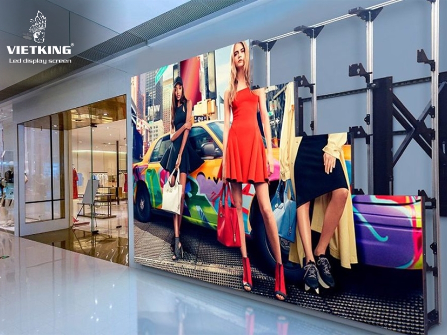 Cần quan tâm đến nội dung hiển thị trên màn hình LED cửa hàng thời trang