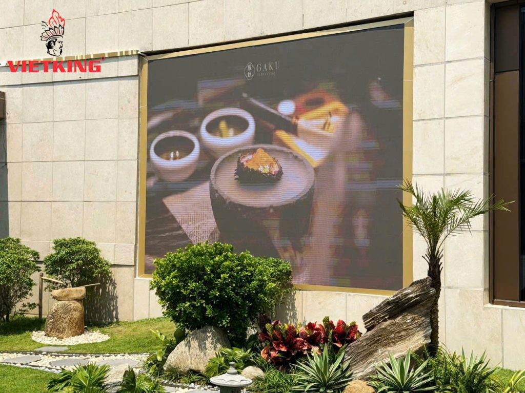 Giải pháp màn hình LED quảng cáo nâng cao hình ảnh thương hiệu và trải nghiệm khách hàng tại nhà hàng.
